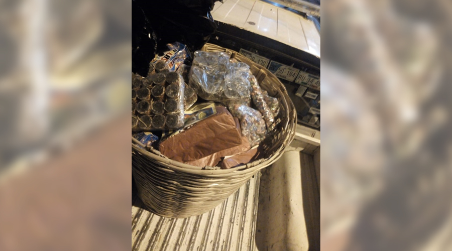 Abandonan caja con pirotecnia