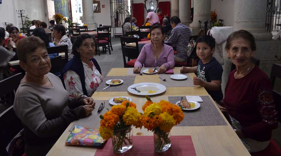 Amigas festejan su día | El Imparcial de Oaxaca