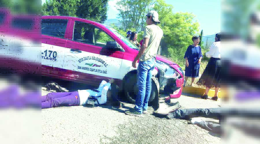 Embiste taxi a dos motociclistas en San Andrés Zautla | El Imparcial de Oaxaca