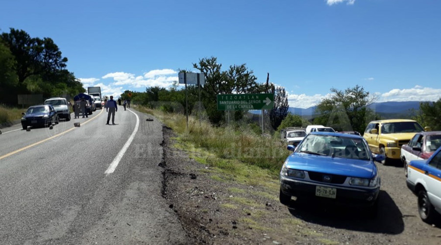 Transportistas se manifiestan en Huajuapan con bloqueo carretero
