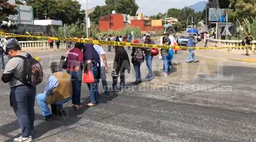 Supervisores y jefes de sector bloquean y causan caos vial en Oaxaca capital | El Imparcial de Oaxaca