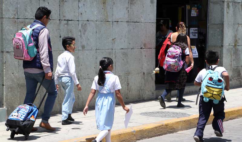 Disminuye matrícula escolar; salen de las aulas 4,514 maestros | El Imparcial de Oaxaca