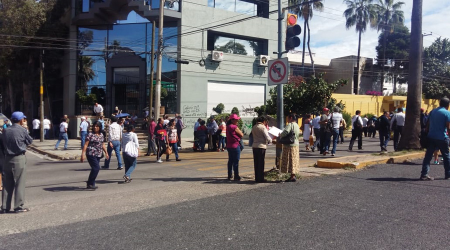 Presionan maestros jubilados con bloqueos | El Imparcial de Oaxaca