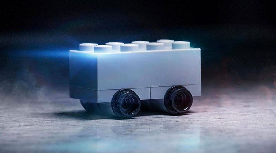 Lego se burla de Cybertruck, la camioneta blindada de Tesla