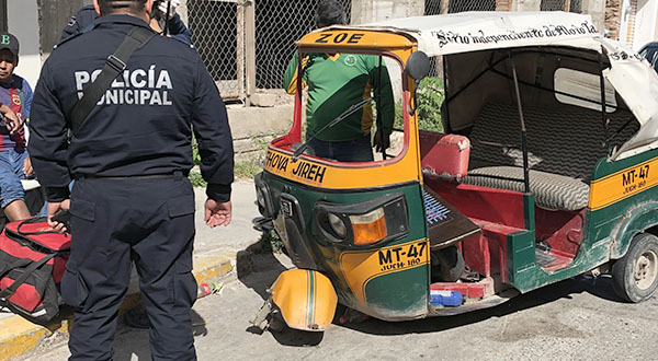 Veloz mototaxi se queda sin neumático y vuelca en Juchitán | El Imparcial de Oaxaca