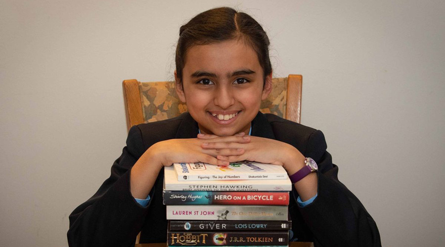 Niña de 10 años supera IQ de Einstein y Hawking