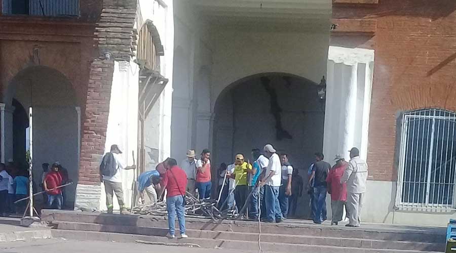 Tehuantepec cierra un año de crisis y sin obras