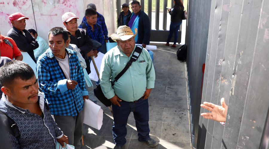 Habitantes de las agencias de San Martín Peras toman Ciudad Administrativa | El Imparcial de Oaxaca