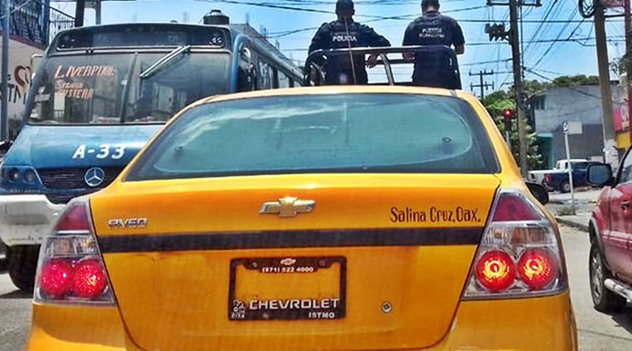 Taxistas tolerados exigen cese a hostigamiento policiaco