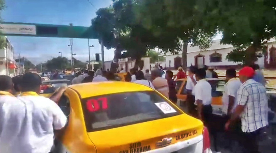 Marchan taxistas para exigir ampliación de concesiones