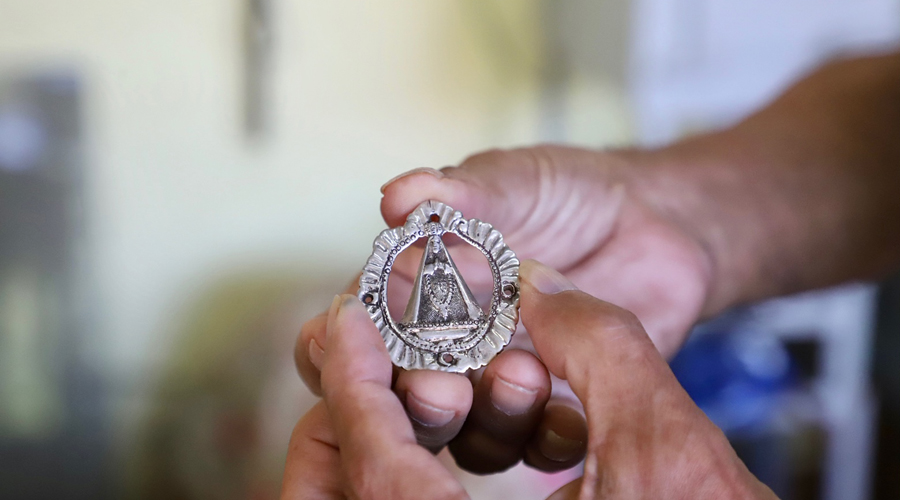 Fe y oficio coronan a la Virgen de La Soledad