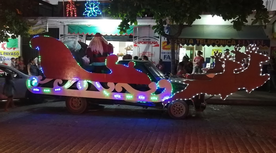 Llega Santa Claus a Puerto Escondido