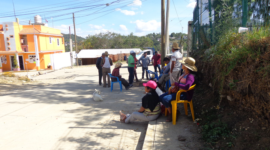 Retienen vehículos del municipio de Tlaxiaco