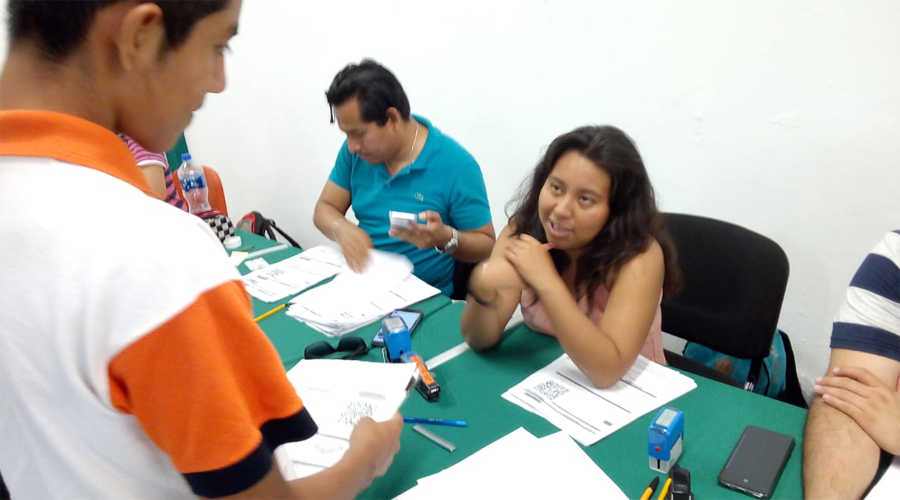 Alumnos de Puerto reciben becas Bienestar | El Imparcial de Oaxaca