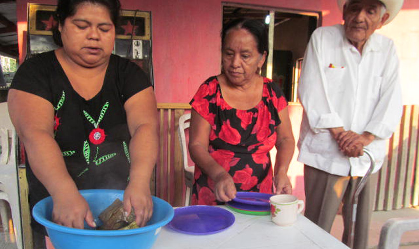 Huautlecas sufren depresión por alcoholismo de cónyuges | El Imparcial de Oaxaca