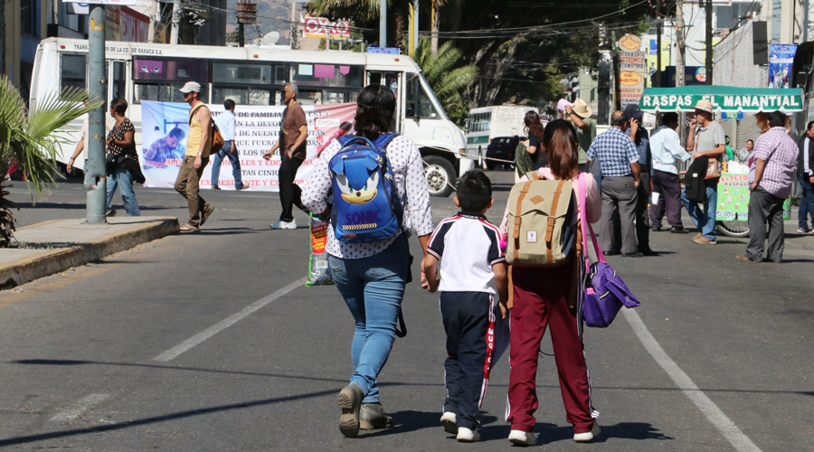 Segundo día de bloqueos y caos vial en la capital | El Imparcial de Oaxaca