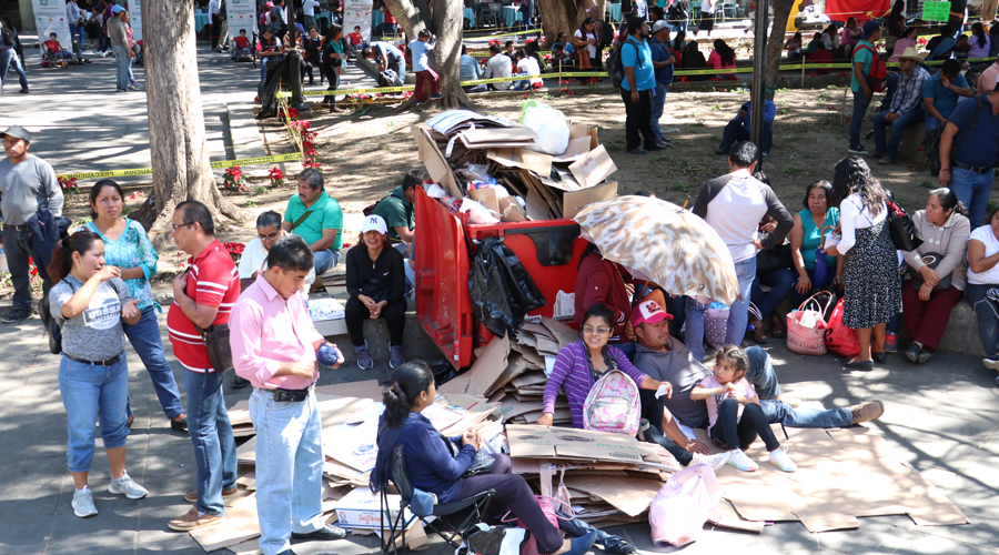 Tras concluir protesta, el Zócalo luce semi-despejado | El Imparcial de Oaxaca