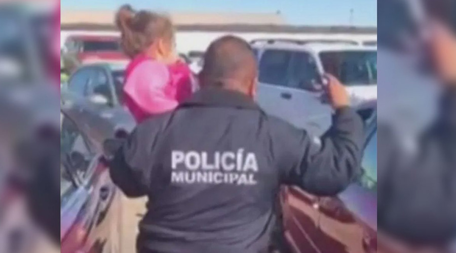Video: Policía salva a niña de morir asfixiada en un automóvil | El Imparcial de Oaxaca