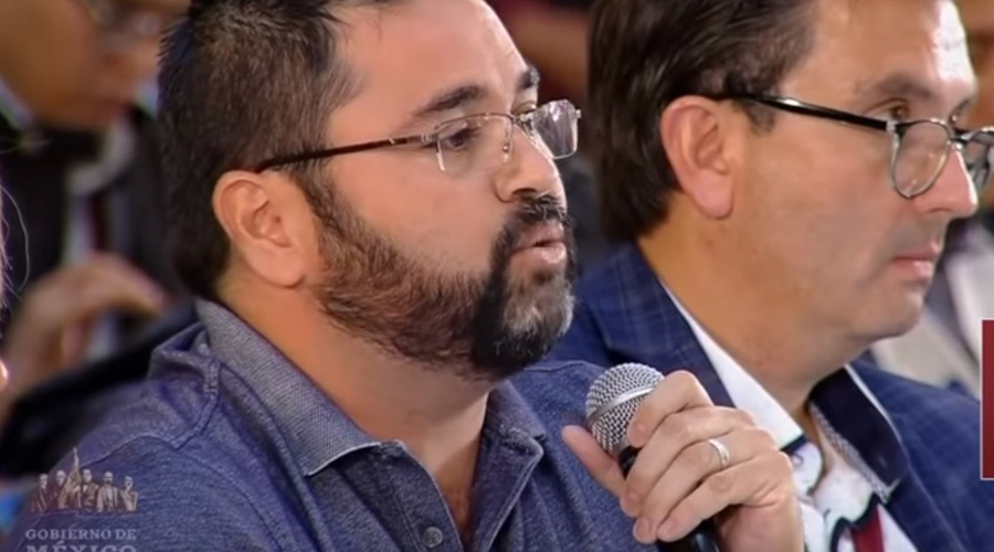 Video: Balean a youtuber que denunció irregularidades en la conferencia de AMLO