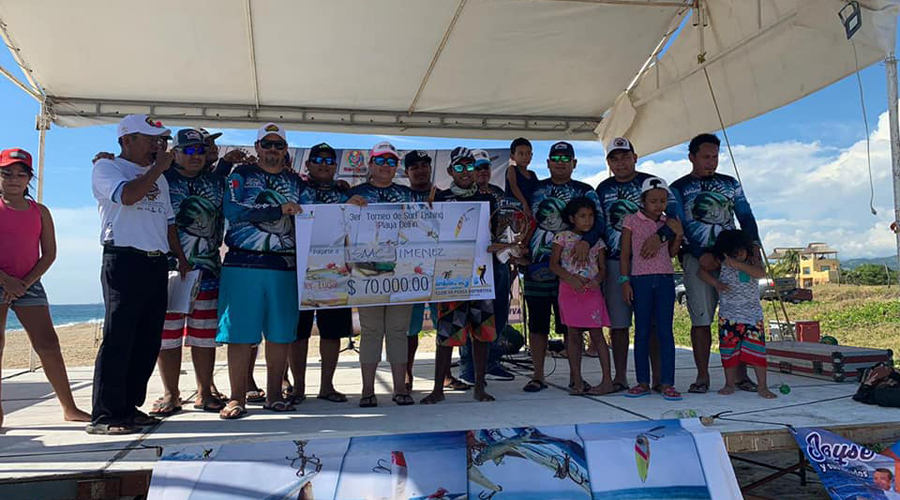 Club de pesca Sharky’s entrega instrumentos a Banda de Guerra