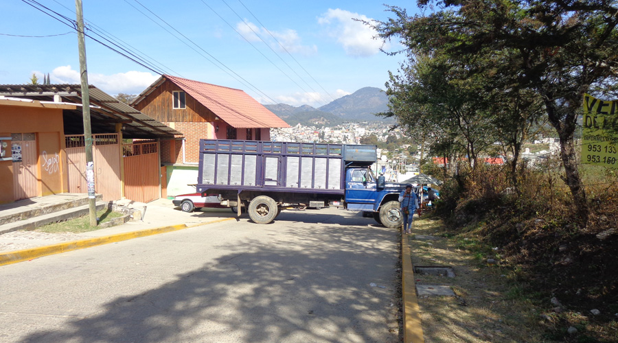 Retienen vehículos del municipio de Tlaxiaco