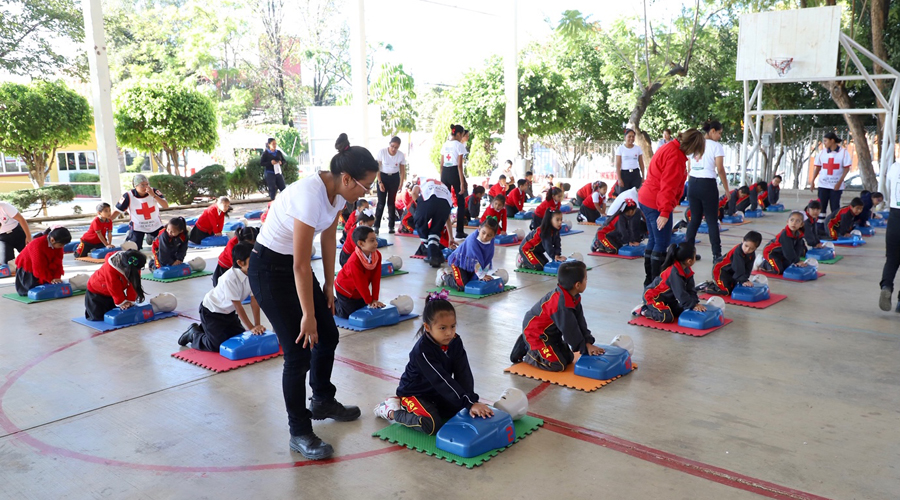 Con enseñanza de RCP en escuela, celebran el Día de los Voluntarios | El Imparcial de Oaxaca
