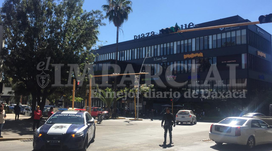 Supuesta bomba en plaza comercial alerta a las autoridades | El Imparcial de Oaxaca