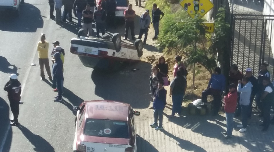 Taxistas protagonizan un violento accidente en colonia Bugambilias