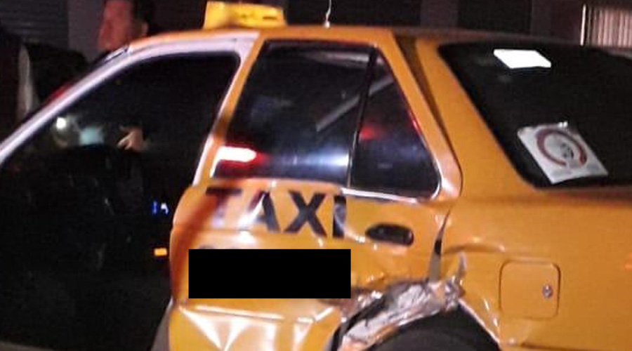 Camioneta embiste a un taxi, deja dos lesionados | El Imparcial de Oaxaca