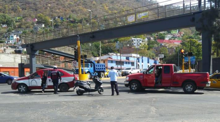 Percance vial en el Monumento a la Madre | El Imparcial de Oaxaca