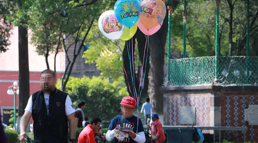 Video: Niños cambian globos por zapatos para enviar su carta a los Reyes Magos