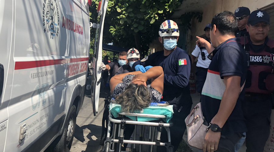 Mujer es arrollada en su motocicleta en Juchitán