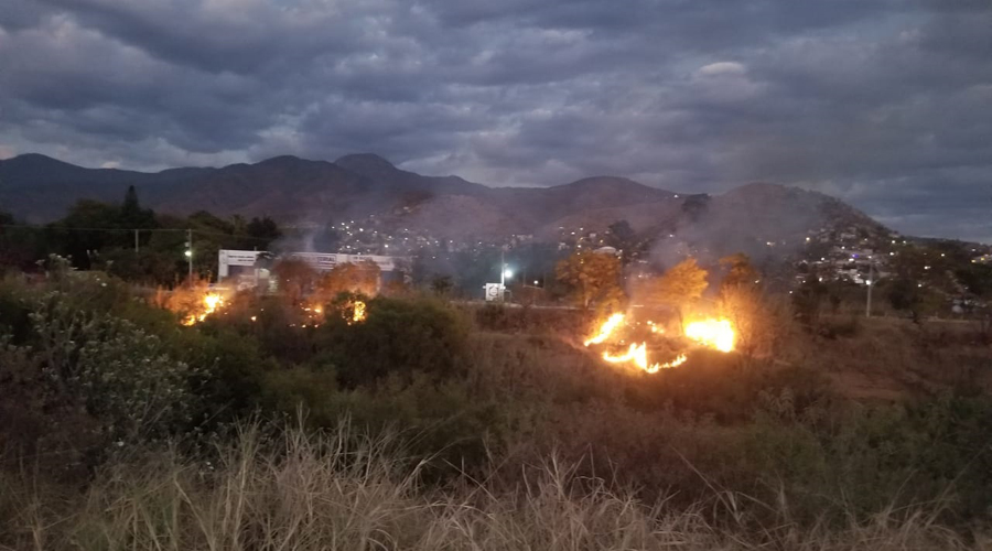 El uso indiscriminado de pirotecnia provoca incendios | El Imparcial de Oaxaca