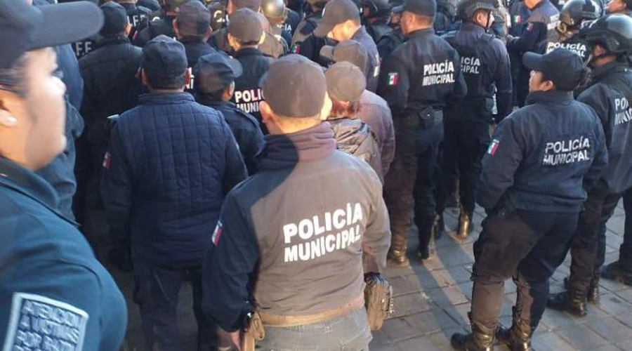 Policías municipales piden nuevos uniformes | El Imparcial de Oaxaca