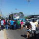 Detención de vehículos irregulares causa riña en Salina Cruz