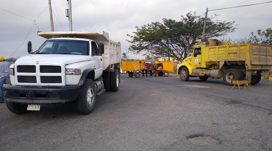 Recolectores de basura bloquean carretera en el Istmo de Tehuantepec | El Imparcial de Oaxaca