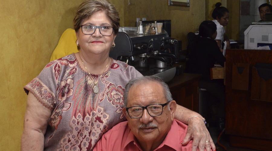 Don Héctor Velasco festeja un año más