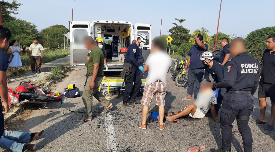 Motociclista se impacta contra una camioneta en Juchitán
