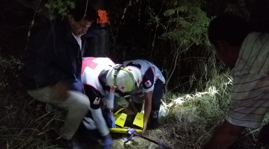 Motociclista se impacta contra una camioneta en Juchitán