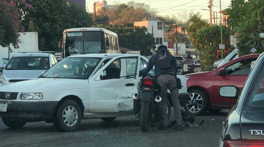 Motociclista se estrella  contra un automóvil | El Imparcial de Oaxaca