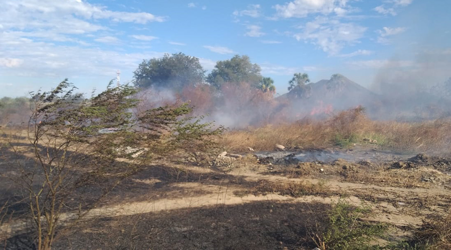 Incendio amenaza a vecinos de Salina Cruz, Oaxaca