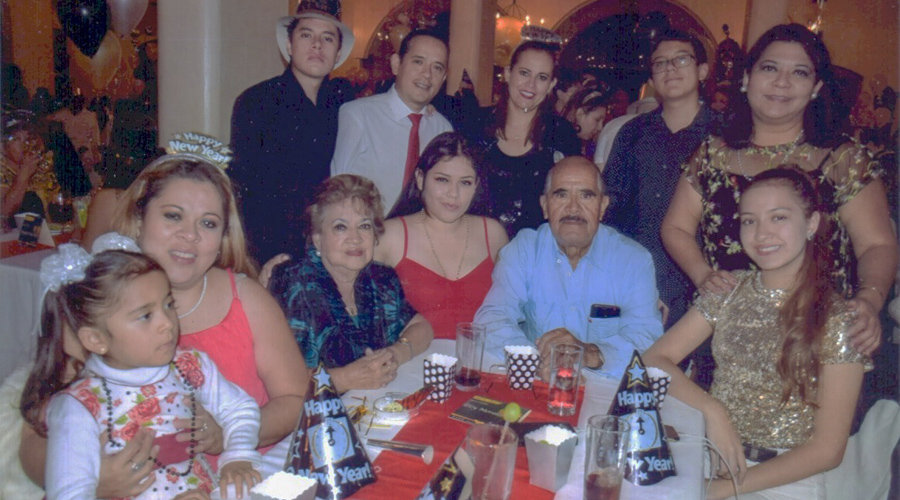 La familia Morales  se reúne