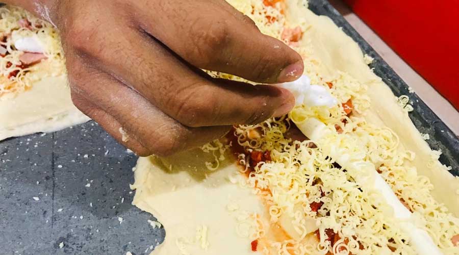 Preparan pizza rosca en Juchitán