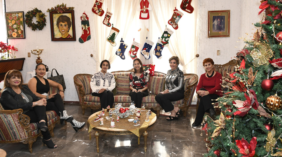 Amigas se reúnen para celebran al Niño Jesús