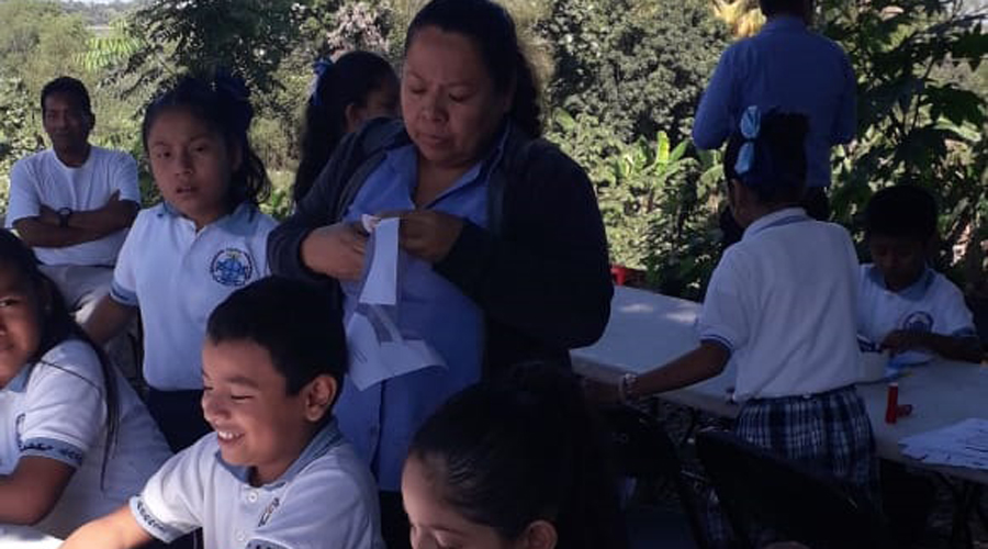 Niños primaria reciben curso de huipiles mazatecos | El Imparcial de Oaxaca