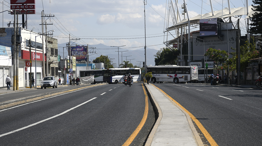 Tráfico estrangula calles de la capital oaxaqueña