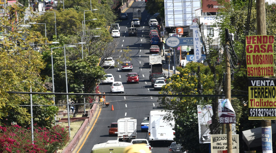 Tráfico estrangula calles de la capital oaxaqueña