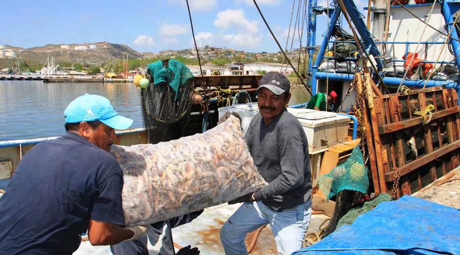 Pescadores de Salina Cruz exigen mayor atención
