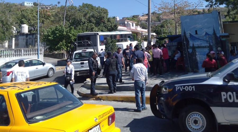 Desalojan a ambulantes en Salina Cruz