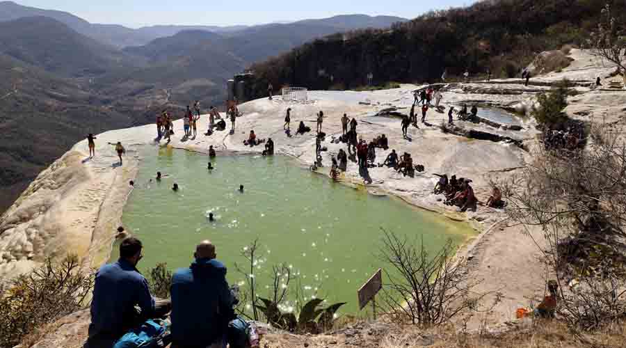 Hierve el Agua, un imán para el turismo | El Imparcial de Oaxaca